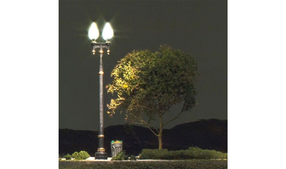 HO Double Lamp Post